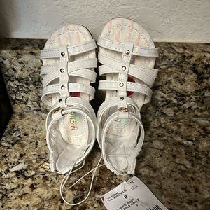 Toddler girls Michael Kors Sandals white with gold zipper on back ankle